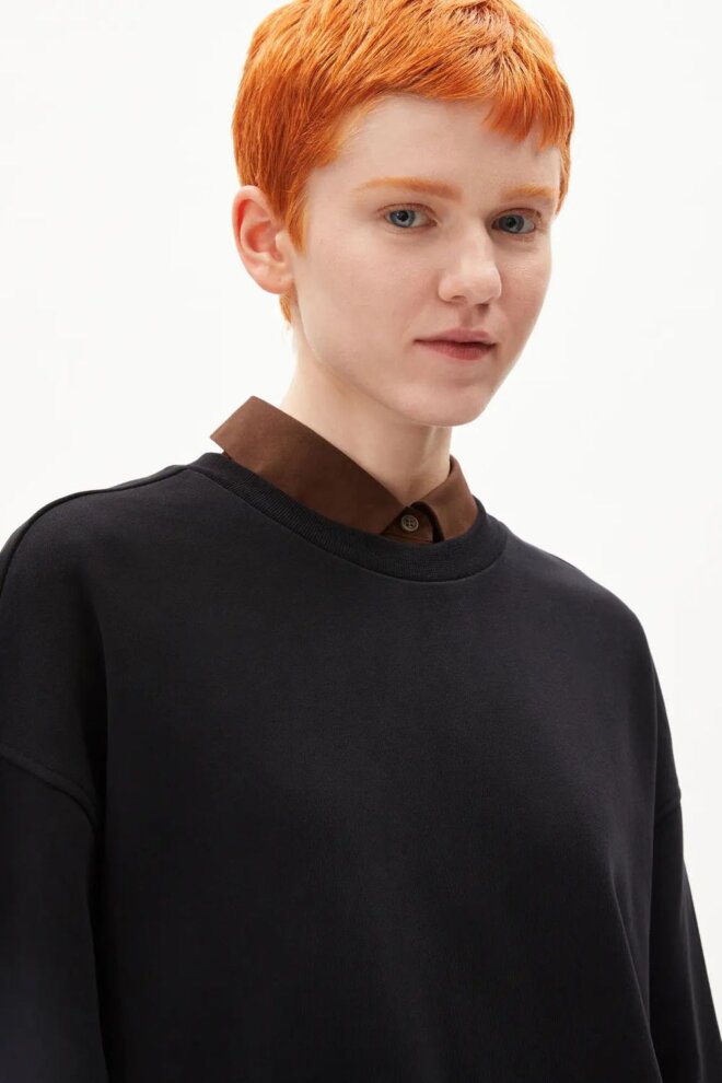 SWEATER 30002560 AARIN BLACK