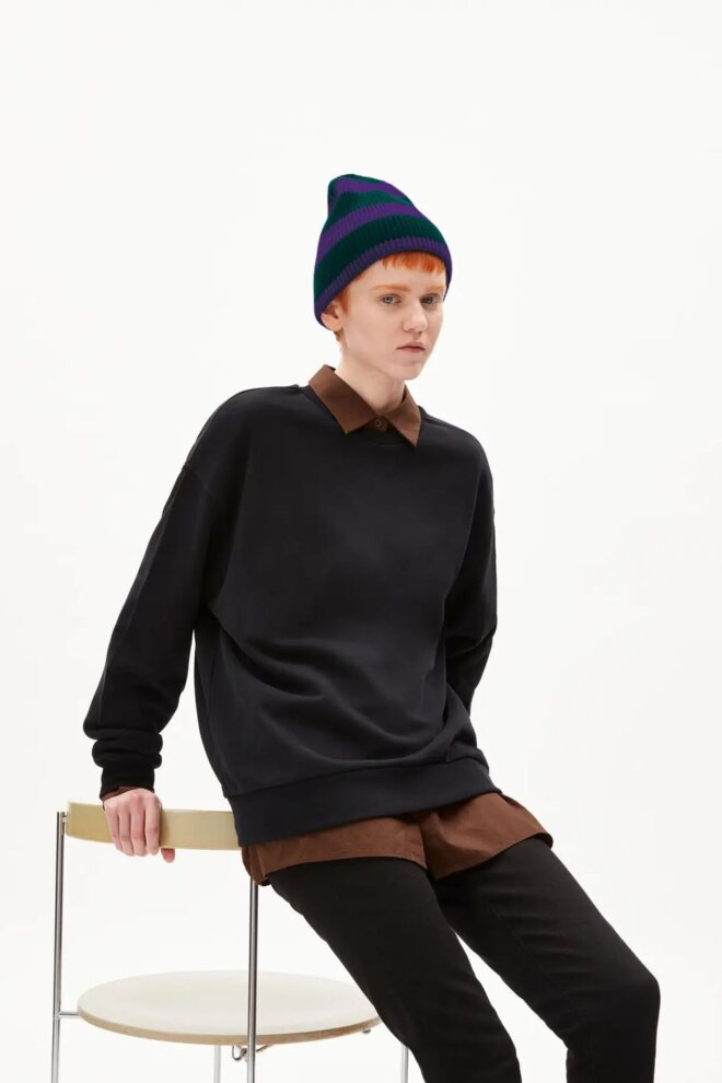 SWEATER 30002560 AARIN BLACK