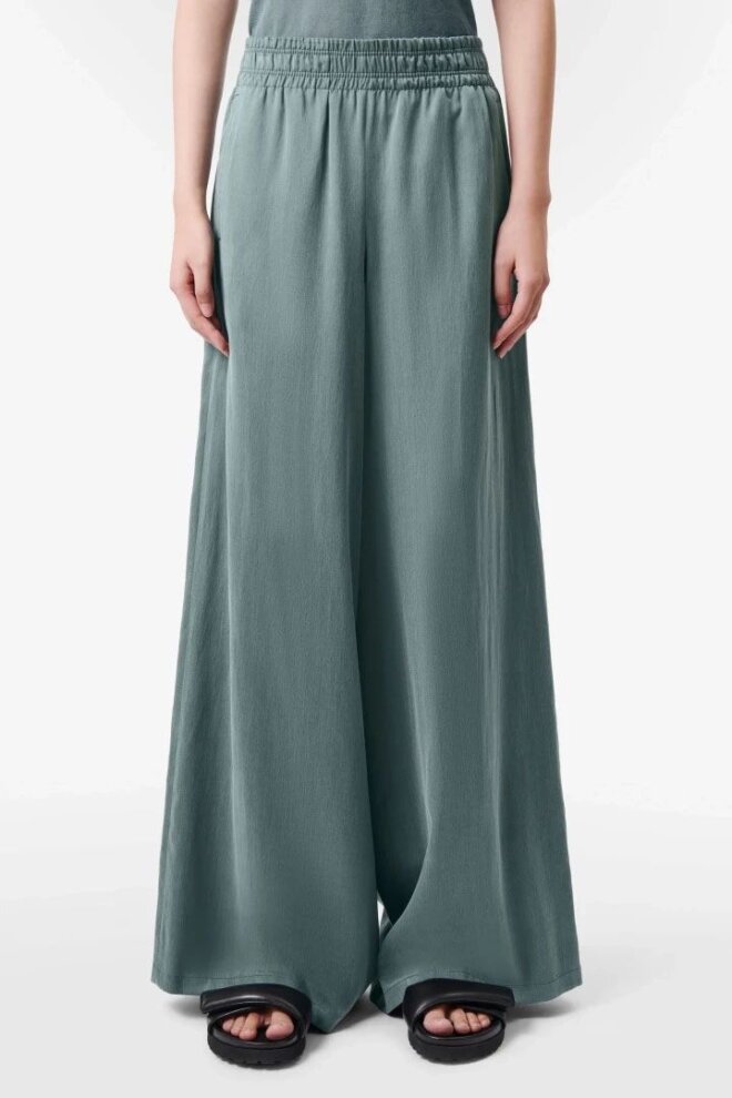 HOSE 130005 CEILING 2206