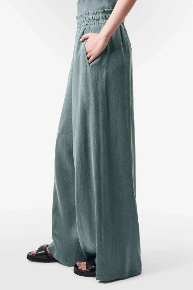 HOSE 130005 CEILING 2206