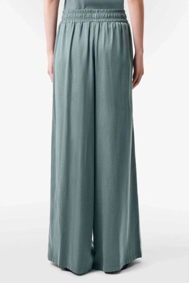 HOSE 130005 CEILING 2206