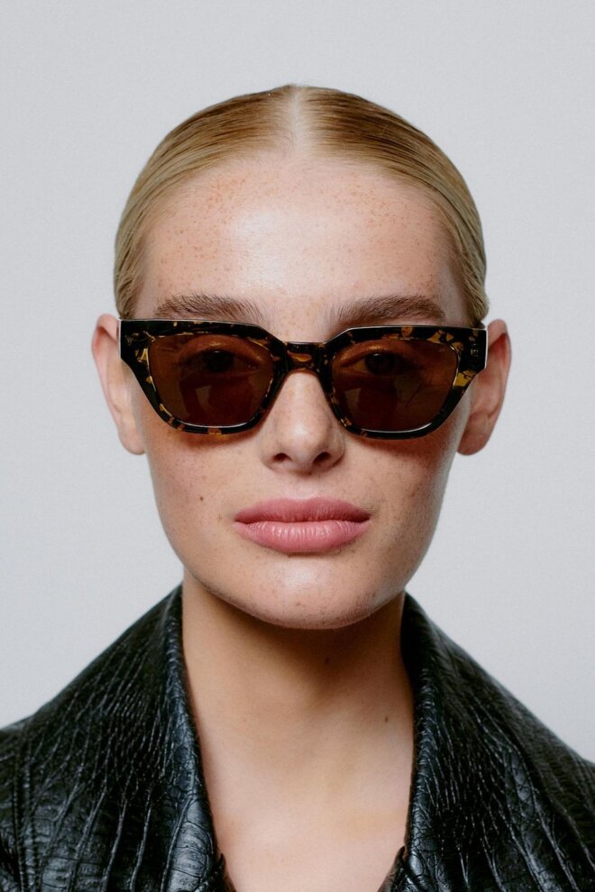 SONNENBRILLE KAWS BLACK/YELLOW TORTOISE