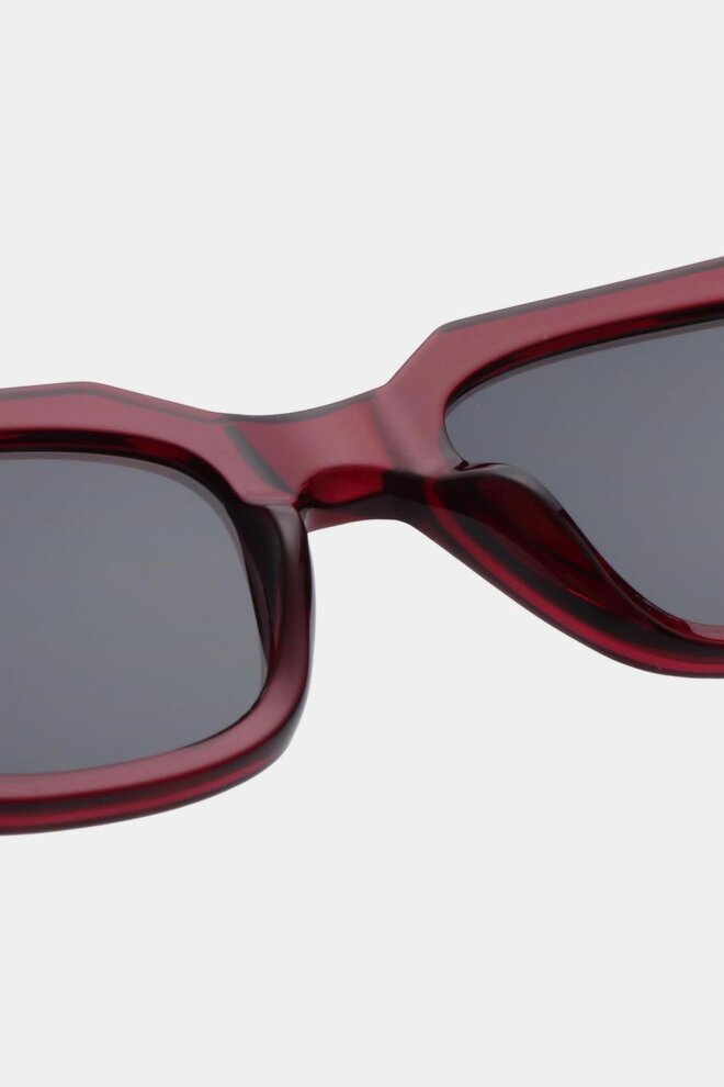 SONNENBRILLE KAWS BURGUNDY TRANSPARENT