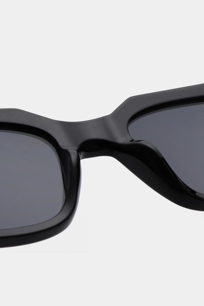 SONNENBRILLE KAWS BLACK