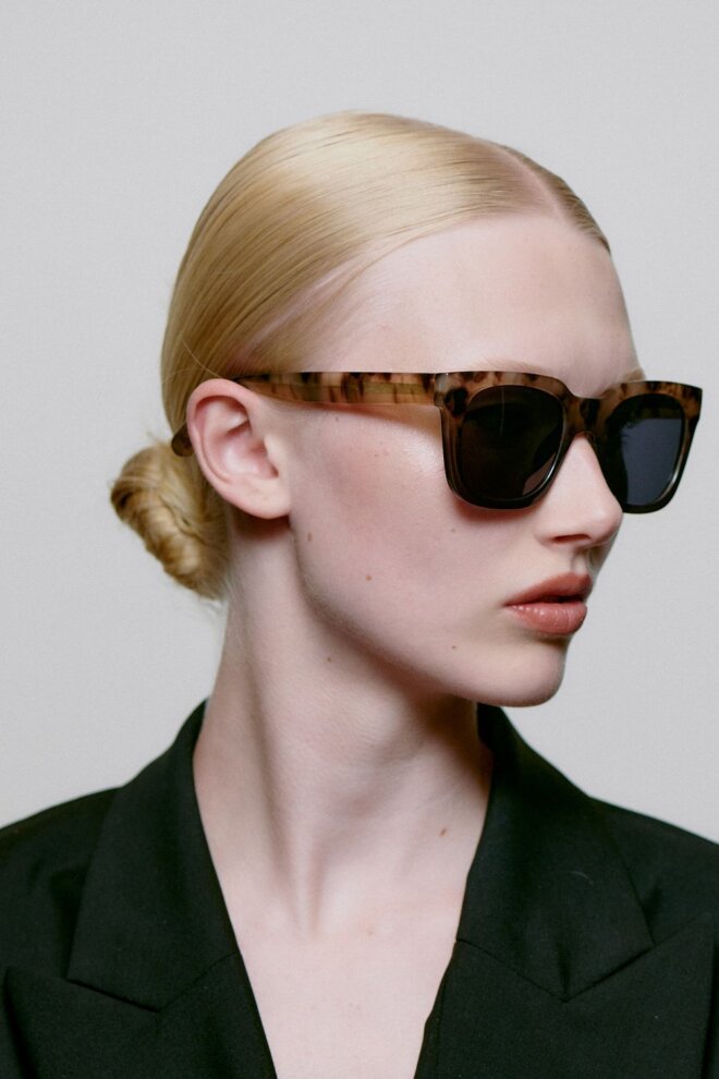 SONNENBRILLE NANCY COQUINA/GREY TRANSPARENT