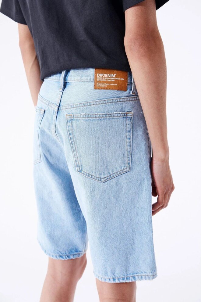 SHORT DASH STREAM LIGHT WORN