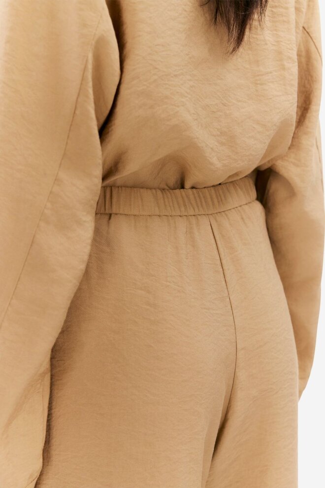 HOSE LISETTE TRENCH BEIGE