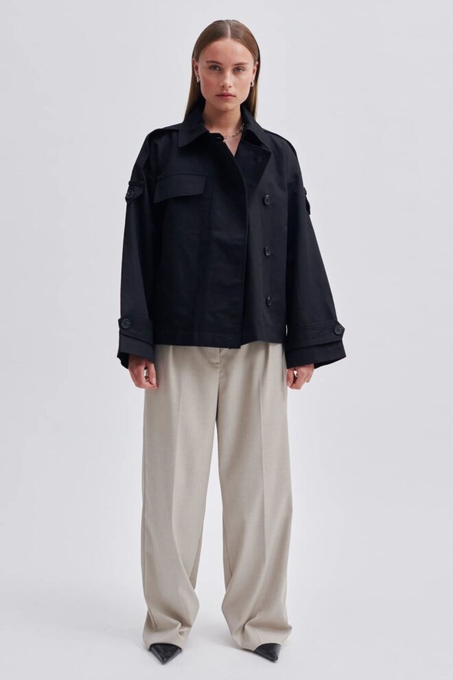 JACKE WALLIE SHORT JACKET BLACK