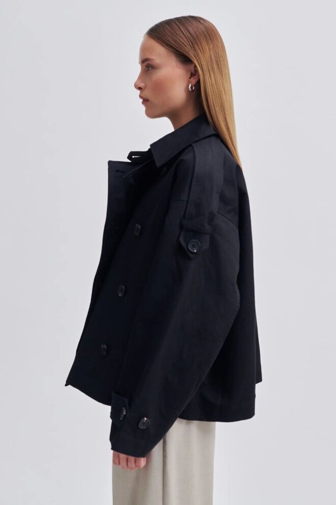 JACKE WALLIE SHORT JACKET BLACK