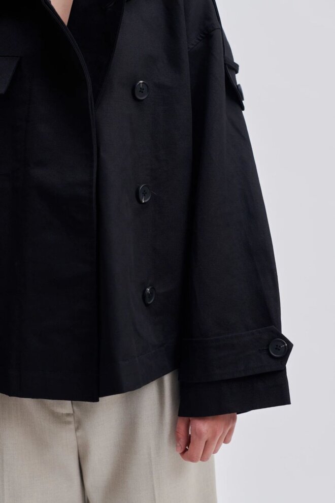 JACKE WALLIE SHORT JACKET BLACK