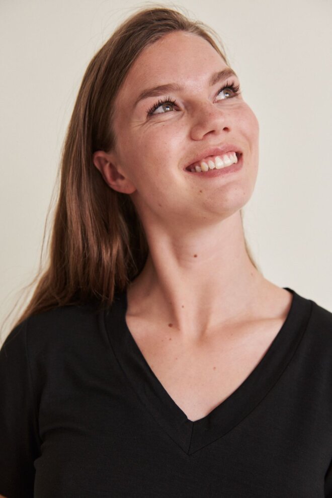 SHIRT JOLINE V-NECK BLACK