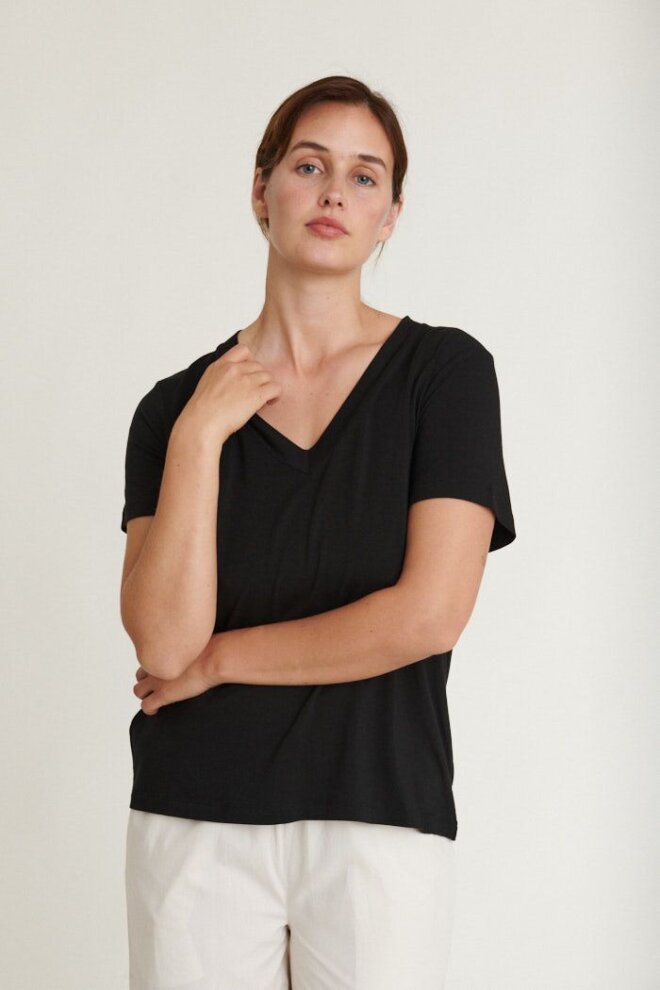 SHIRT JOLINE V-NECK BLACK