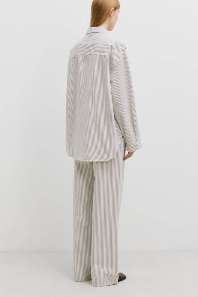 HOSE LIV JEANS EXTRA LONG DARK BLUE PINS