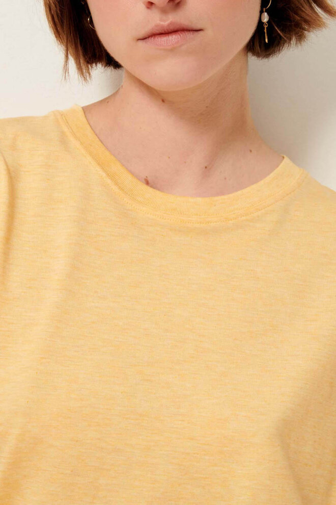 SHIRT TOO YELLOW