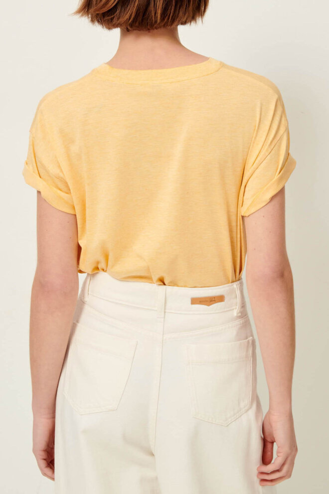 SHIRT TOO YELLOW