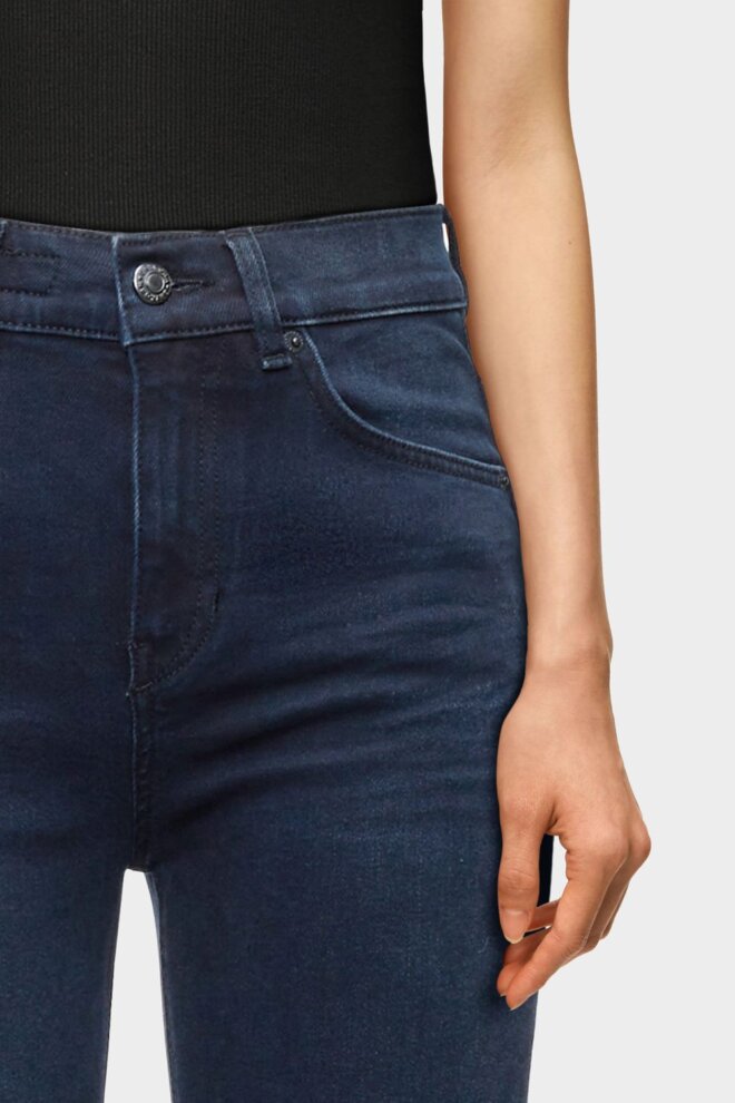 JEANS 260220 FAR_1 3100