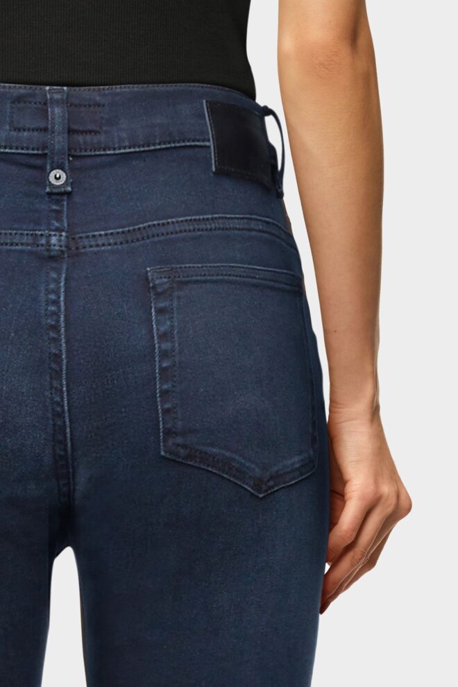 JEANS 260220 FAR_1 3100