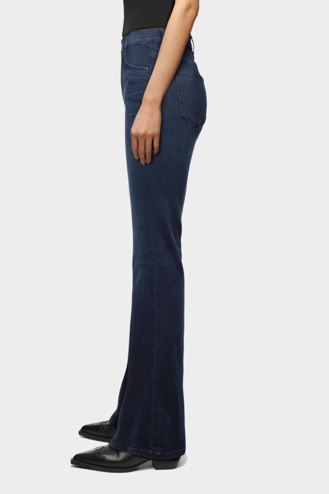 JEANS 260220 FAR_1 3100