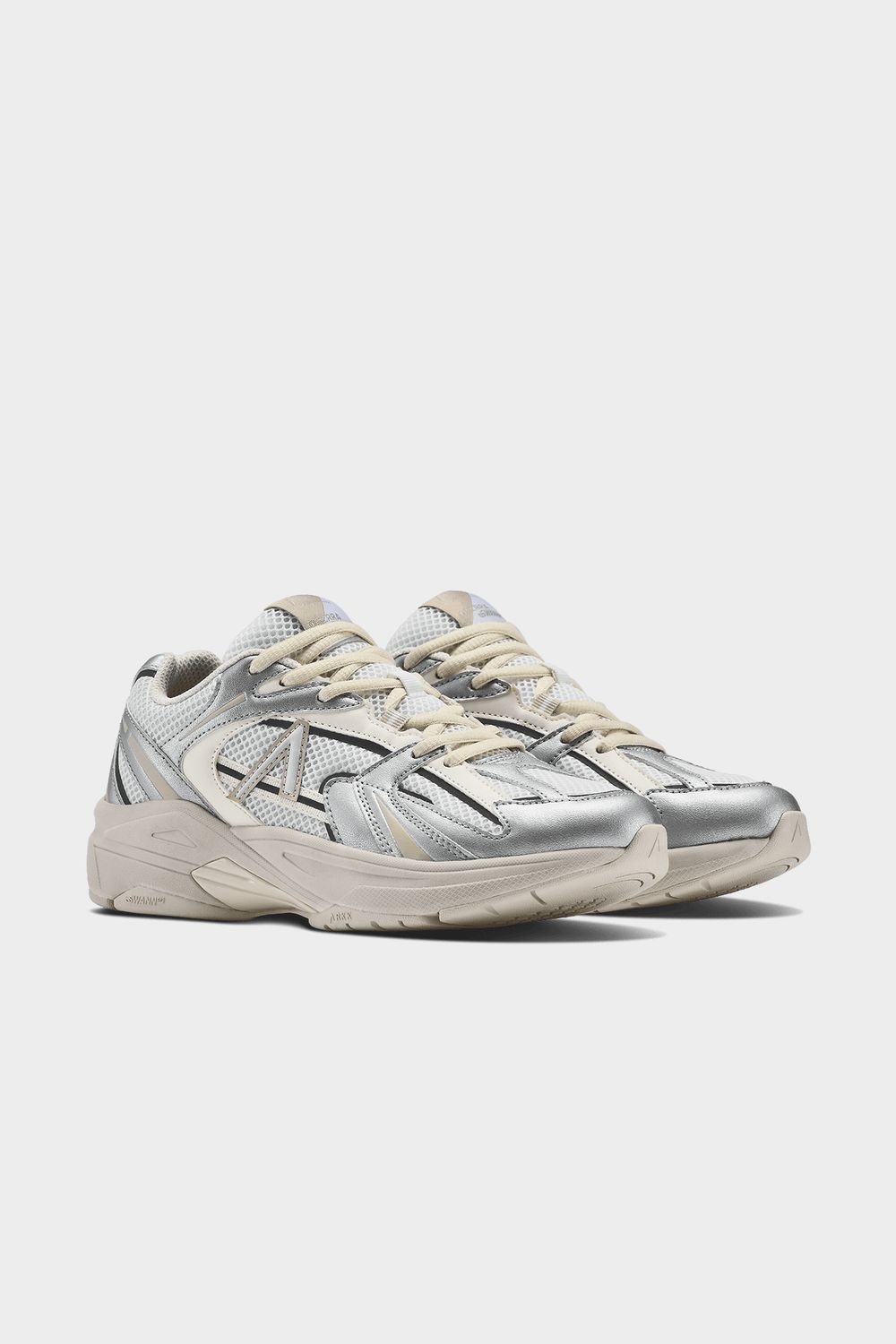 OSERRA SILVER CREAM-WOMAN2.png