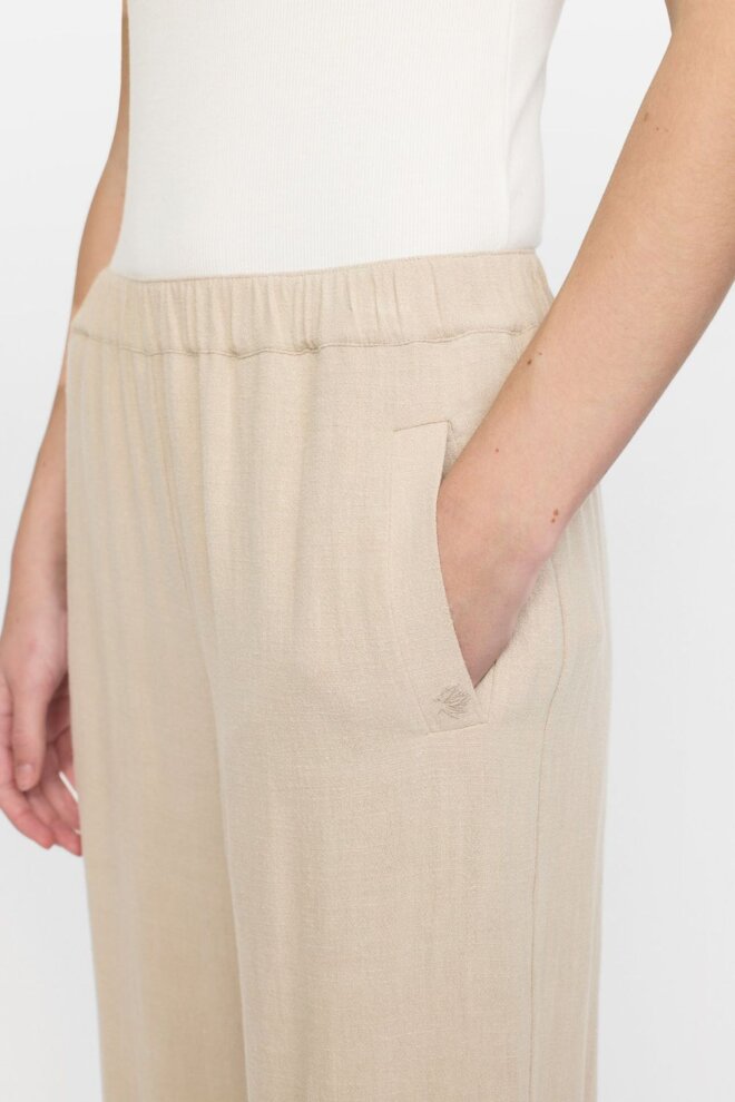 HOSE SRSAMANTHA CROCKERY