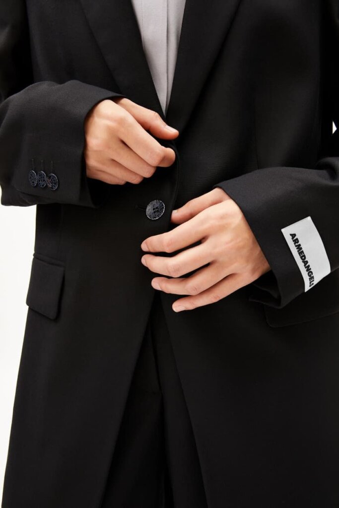 BLAZER 30006986 MIKULAA 105 BLACK