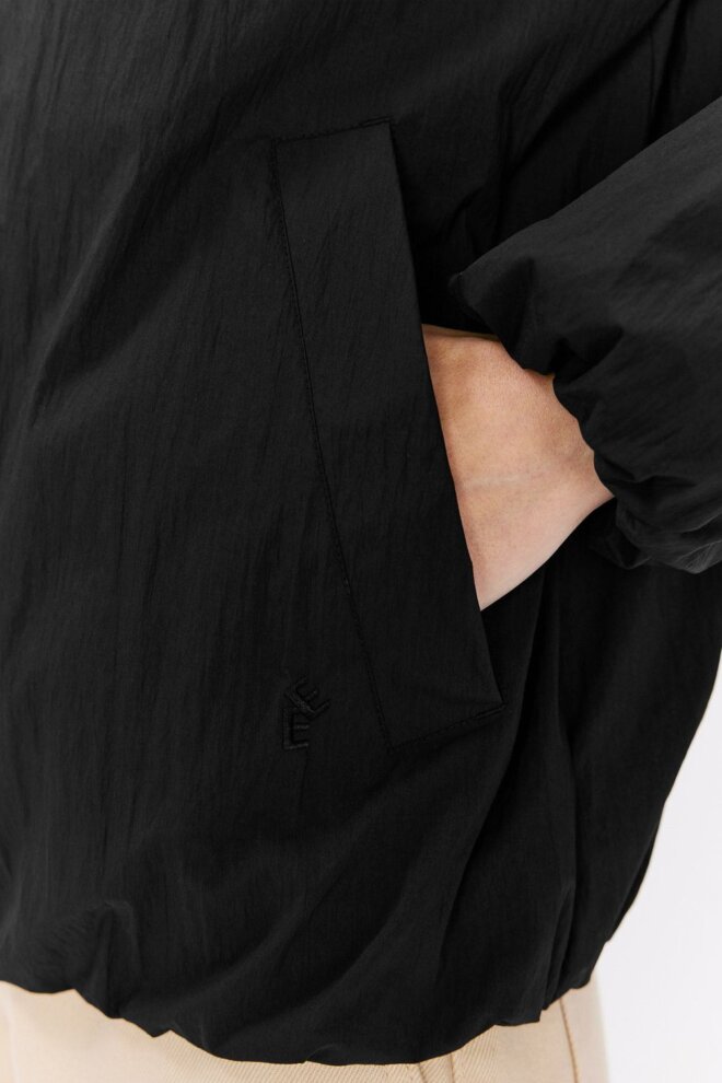 JACKE EVELIN BLACK