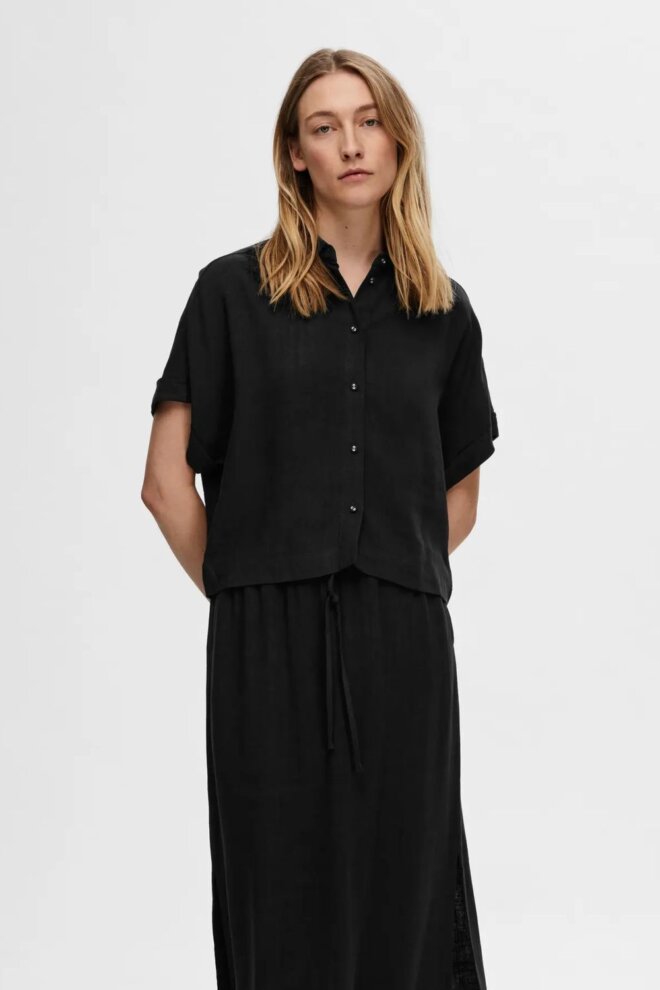 BLUSE 16093937 SLFVIVA SS BLACK