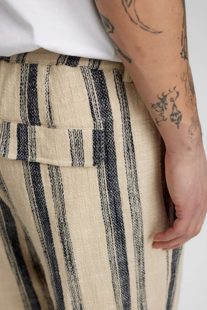 SHORT AKJAN STRUCTURE SHORTS TOFU