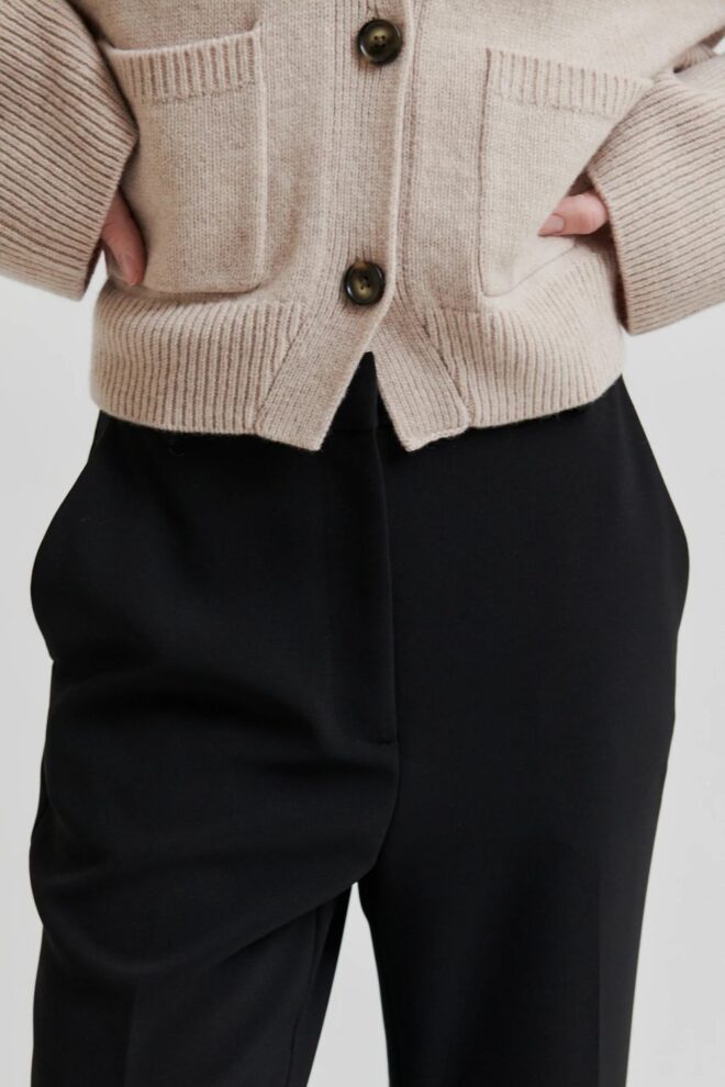 HOSE FIQUE FLARED TROUSERS BLACK