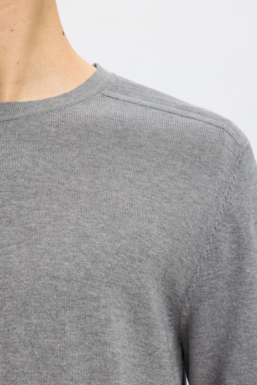 16074682 SLHBERG CREW NECK MEDIUM4.jpg