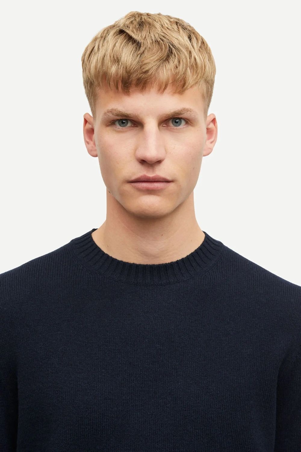 SYLLI CREW NECK 132 SALUTE2.jpeg