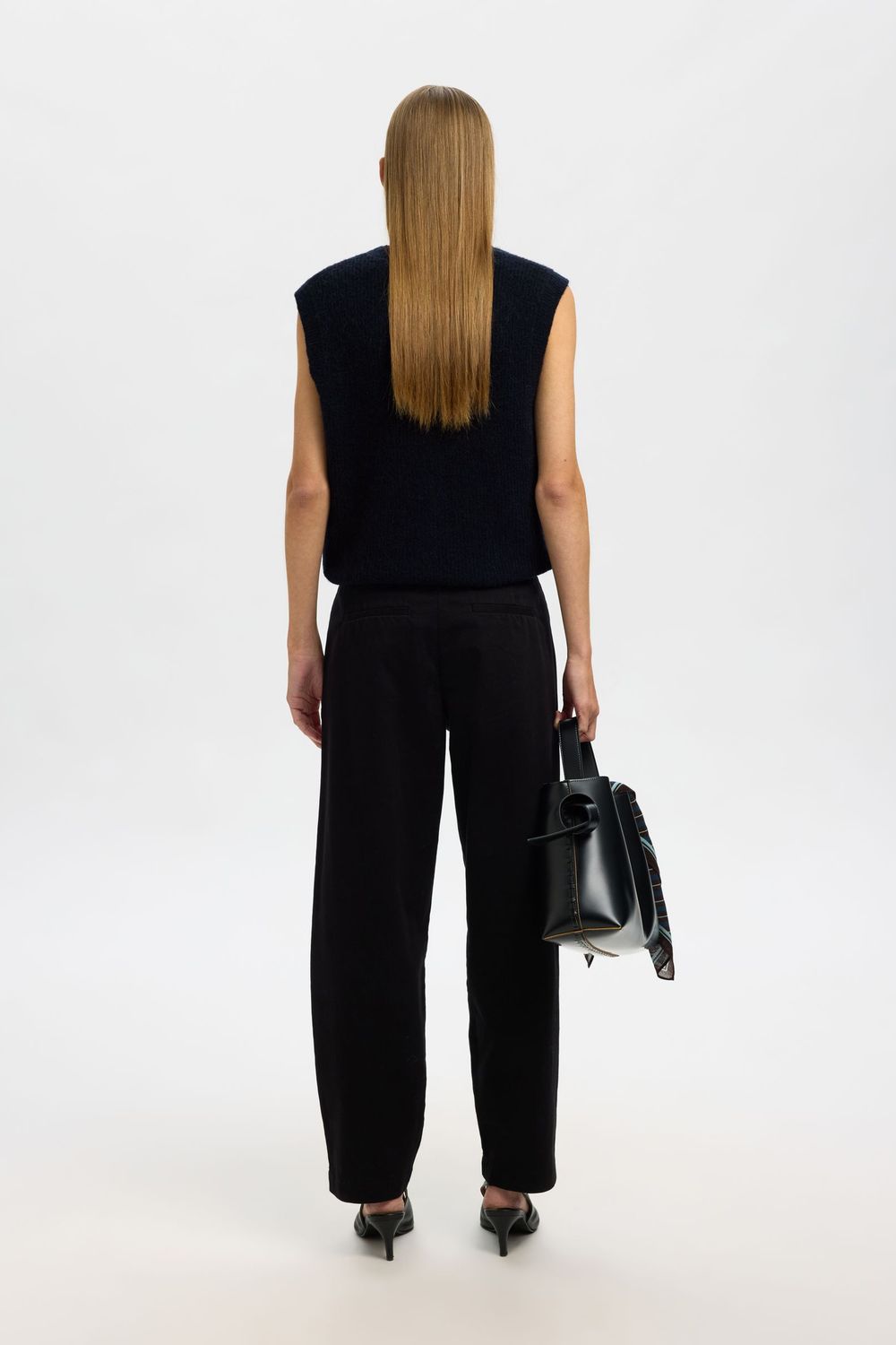 16098808 SLFLULU SL BLUTTON DARK SA2.jpg