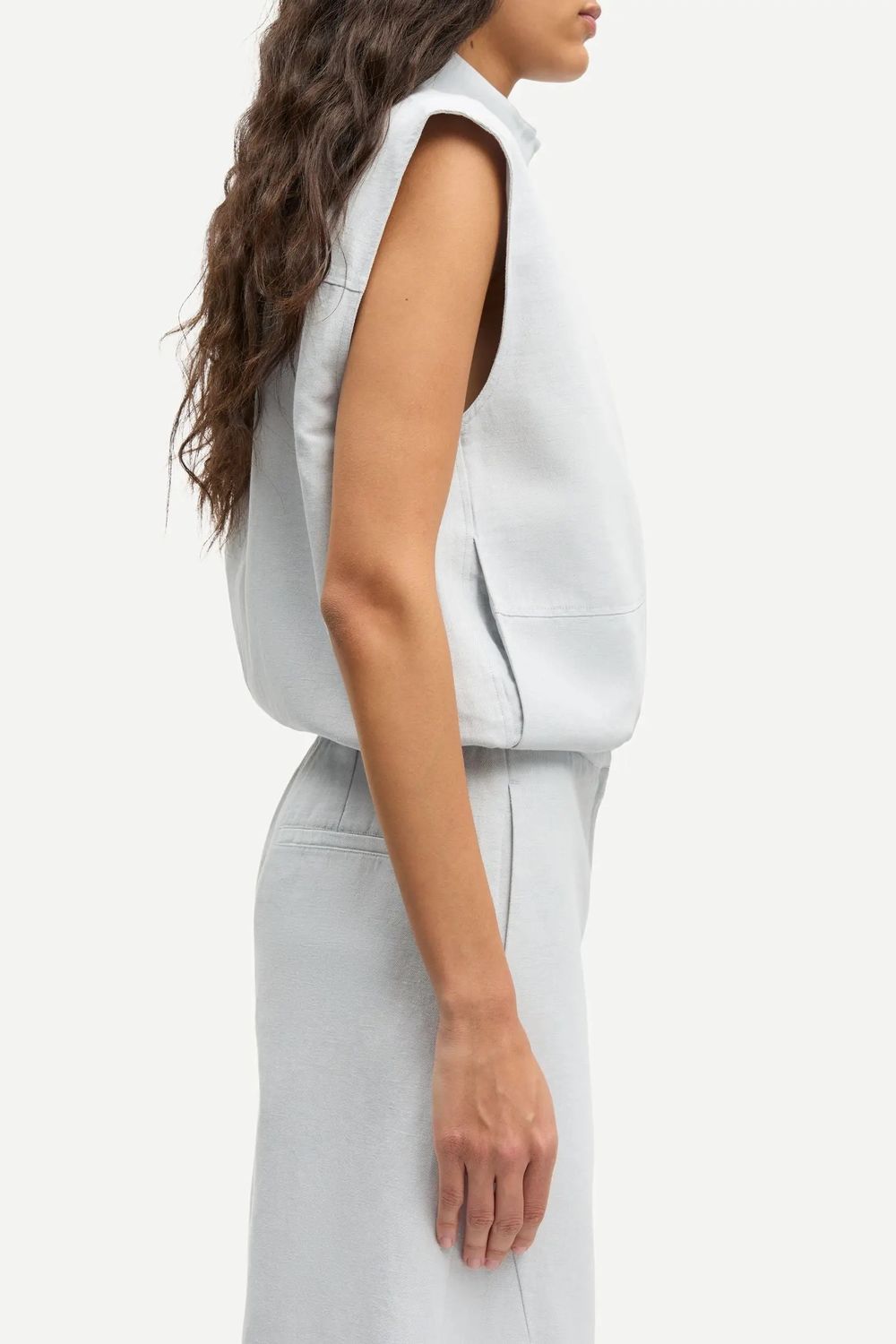 SAKAILA VEST 15390 GRAY DAWN5.jpeg