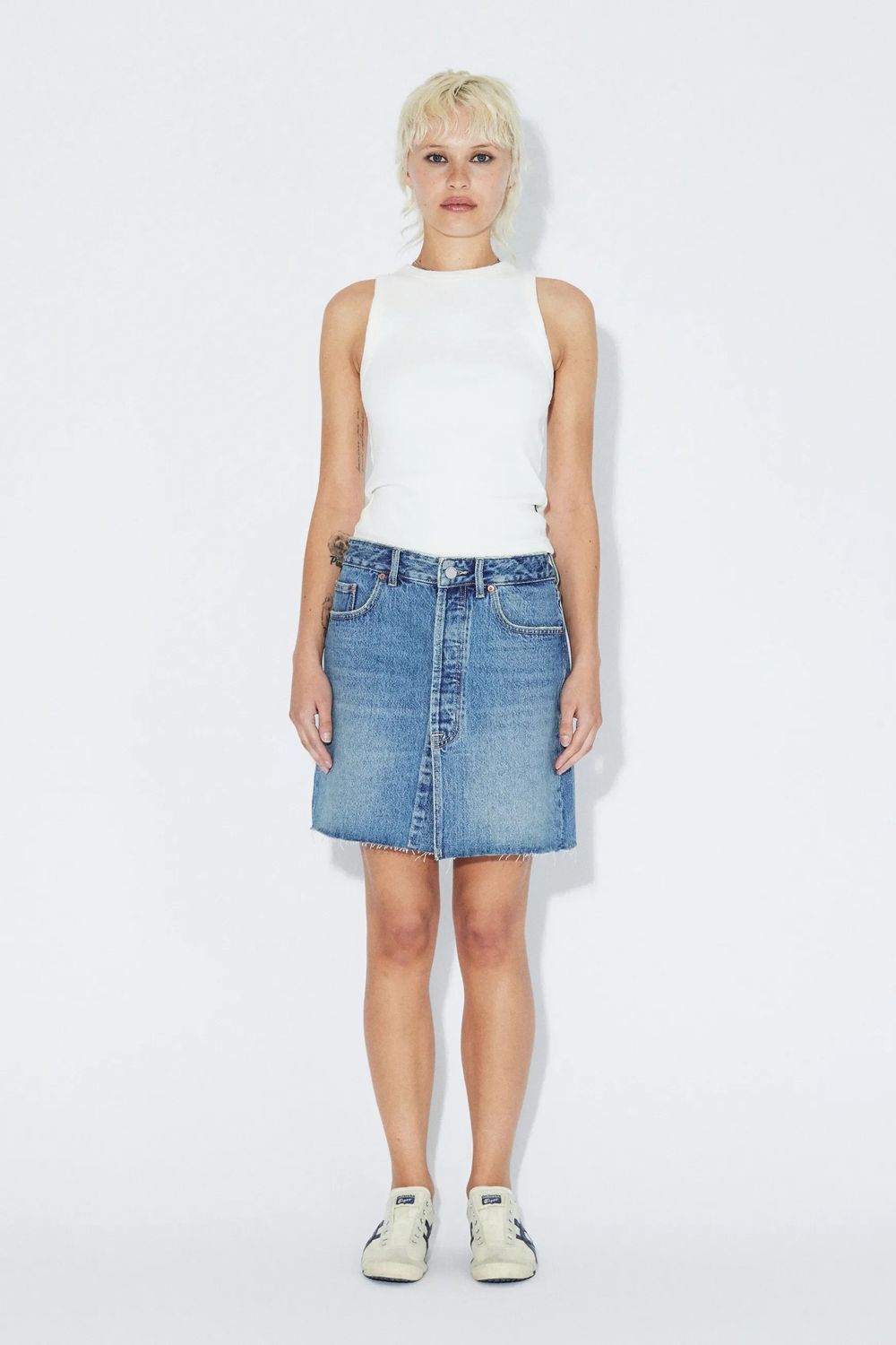 ARA SKIRT DRIFT SKY USED1.jpeg