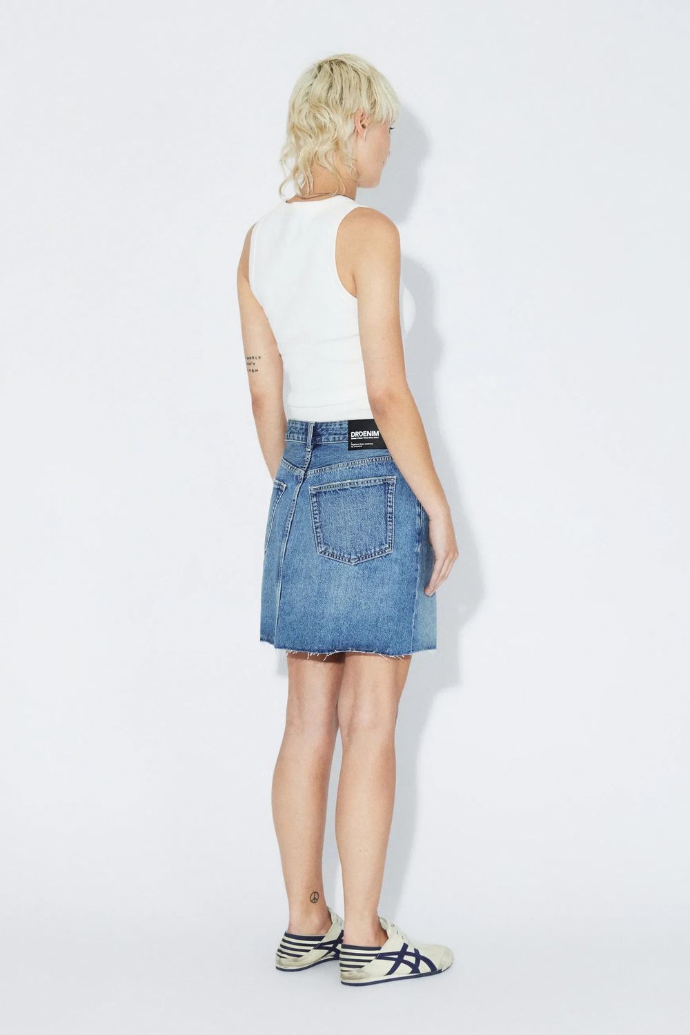 ARA SKIRT DRIFT SKY USED2.jpeg