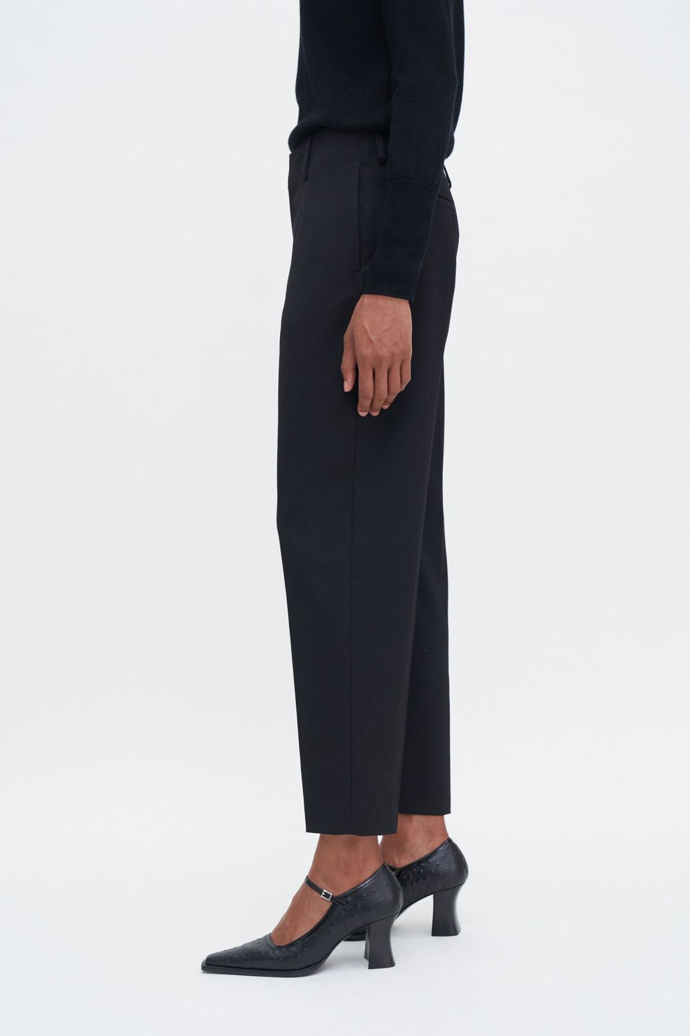 29112 KARLIE BLACK3.jpg
