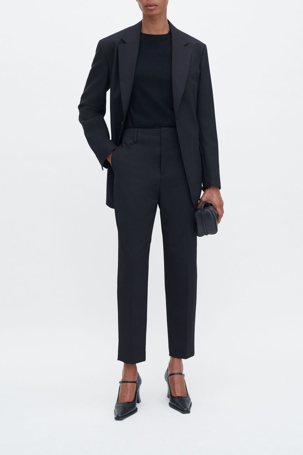 29112 KARLIE BLACK1.jpg