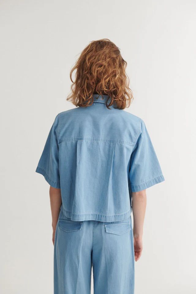 BLUSE CODY SS SHIRT LIGHT WASH