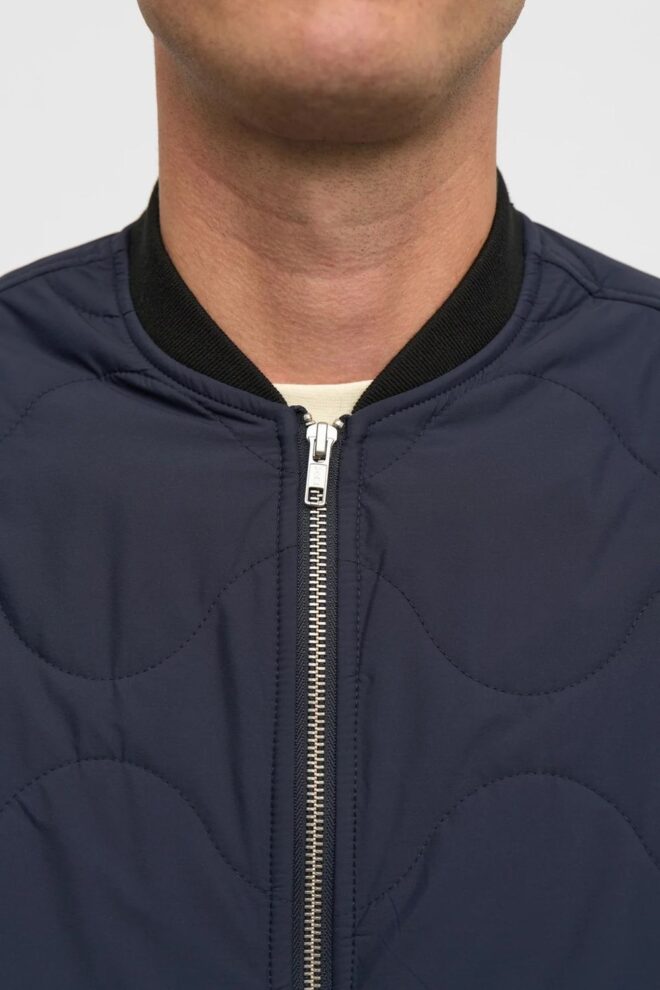 JACKE AKBERNIE QUIL SKY