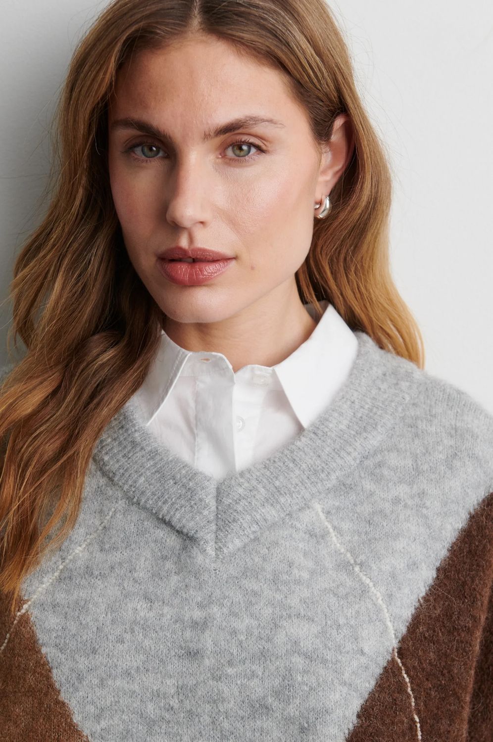 FORCA KNIT V-NECK LT. GREY4.jpeg