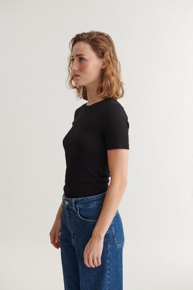 SHIRT LUDMILLA SS O-NECK BLACK