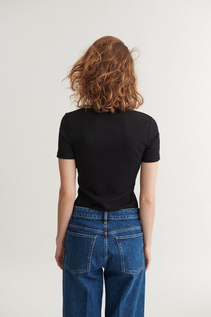 LUDMILLA SS O-NECK BLACK3.jpg