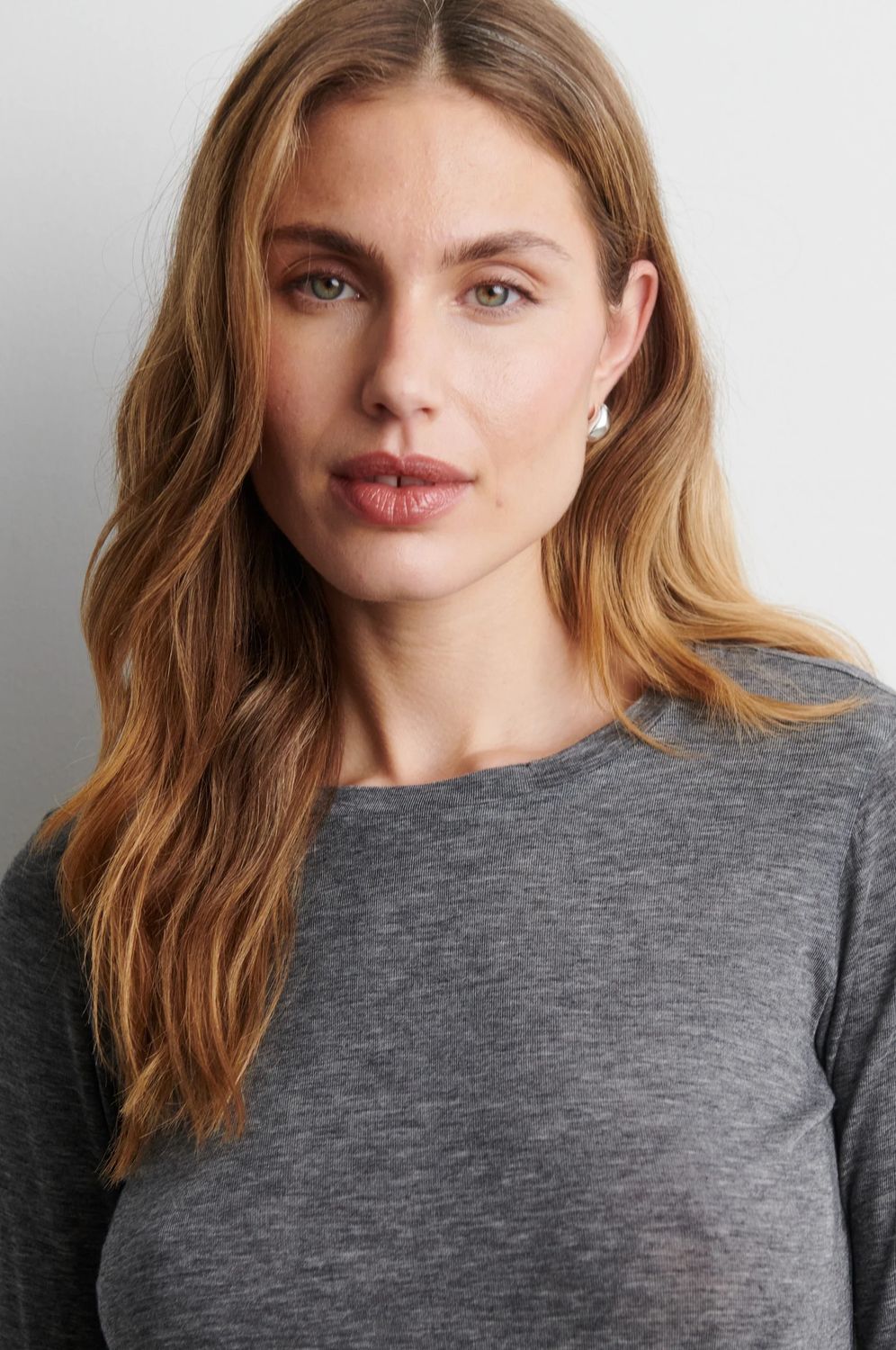 MATIMA O-NECK DARK GREY4.jpeg