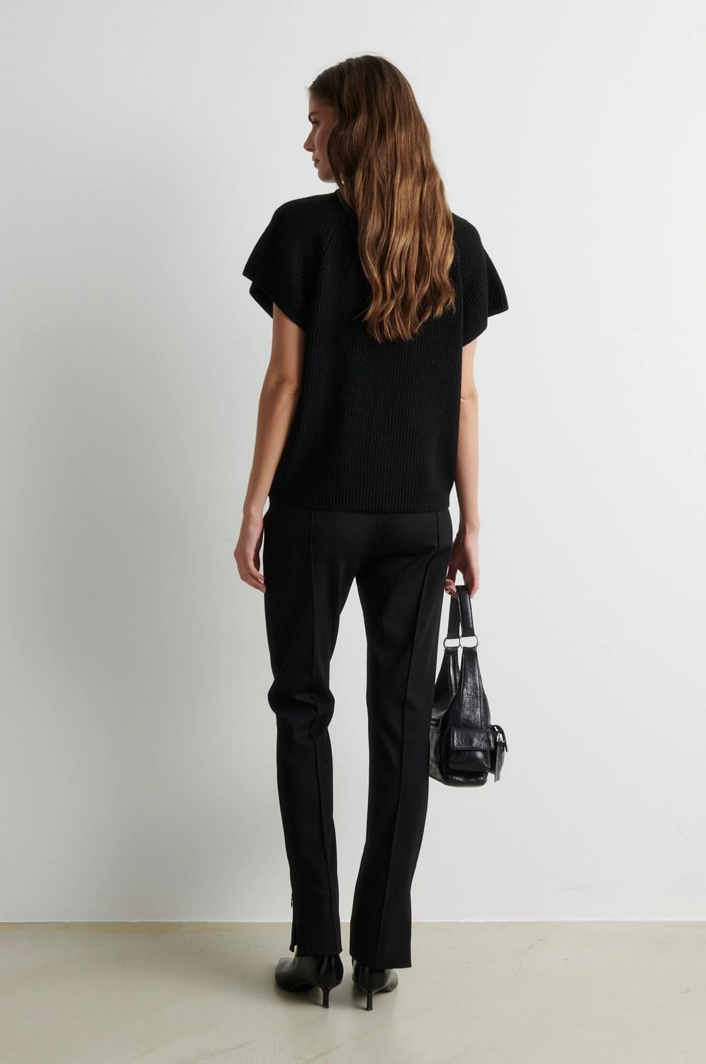 ETTAS KNIT VEST BLACK4.jpeg