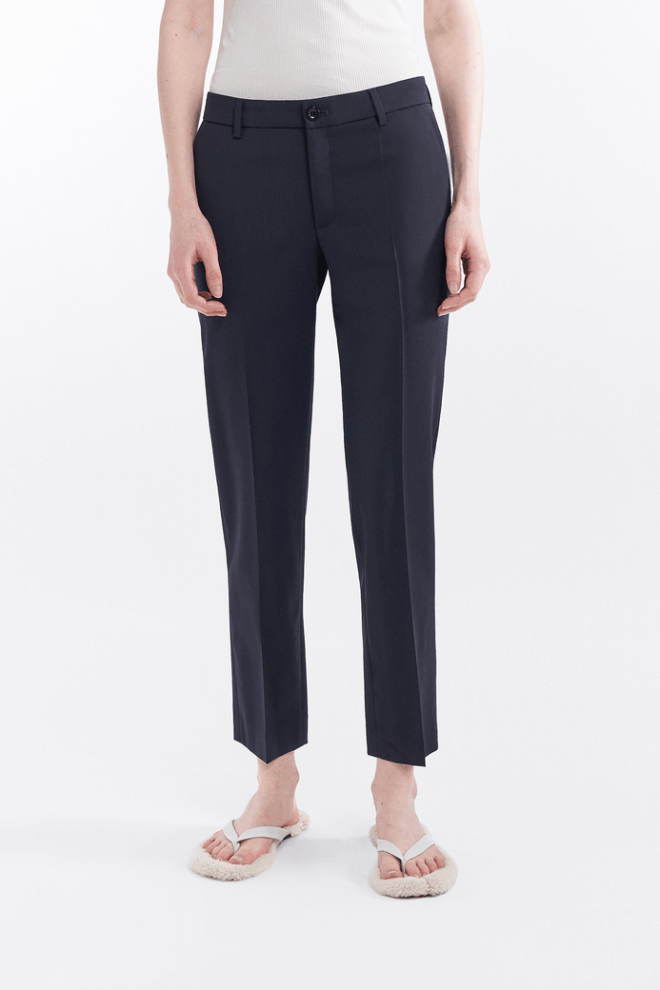 HOSE                                            15387 LUISA CROPPED 1082