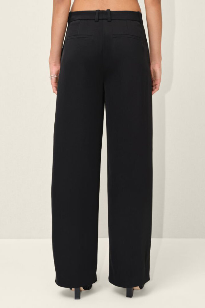 HOSE 130014 DESK 1000